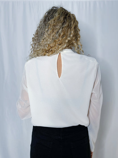 blusa bianca con micro strass oro